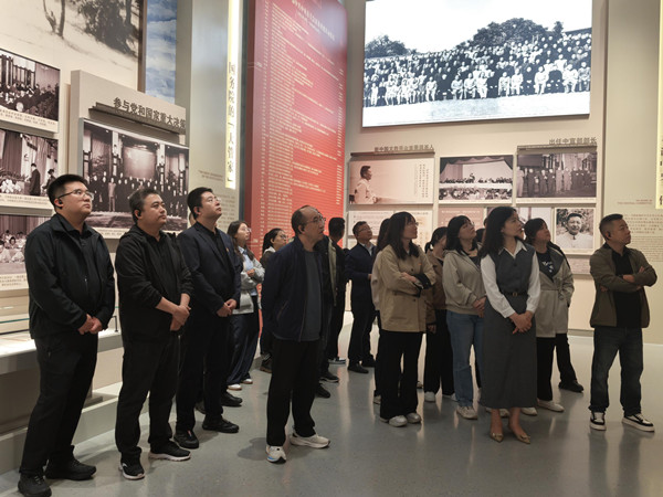 傳承革命精神，凝聚奮進(jìn)力量——公司第一、第六黨支部聯(lián)合開展主題黨日活動